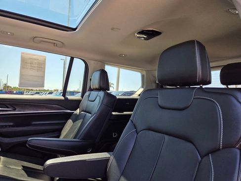 Used 2022 Jeep Grand Cherokee L Limited image 19