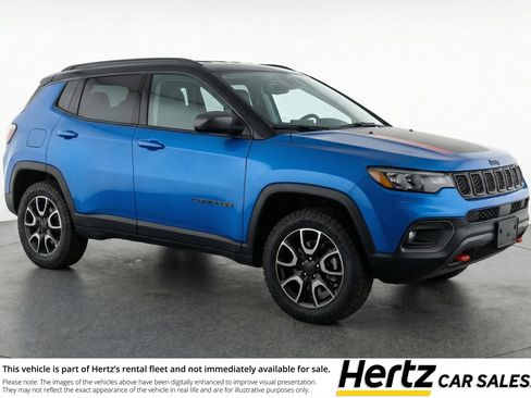 Used 2025 Jeep Compass Trailhawk image 1