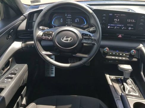 Used 2025 Hyundai Elantra Sport FWD image 12