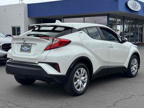 Used 2019 Toyota C-HR LE FWD image 4