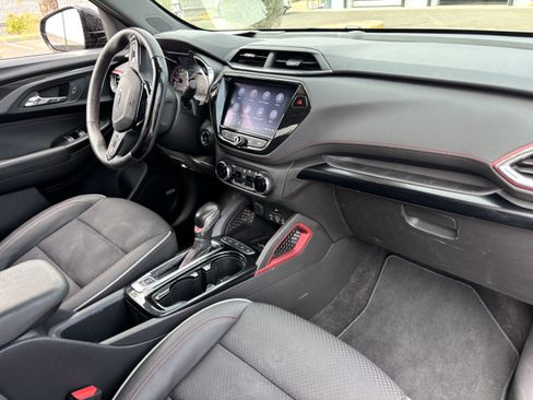 Used 2022 Chevrolet TrailBlazer RS w/ Technology Package FWD image 11