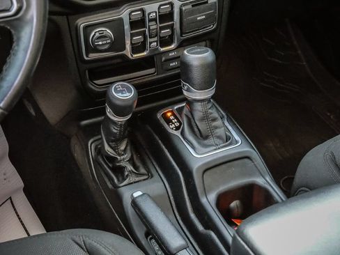 Used 2022 Jeep Gladiator Sport AWD/4WD image 29