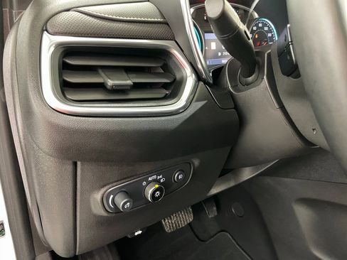 Certified 2024 Chevrolet Equinox Premier image 17