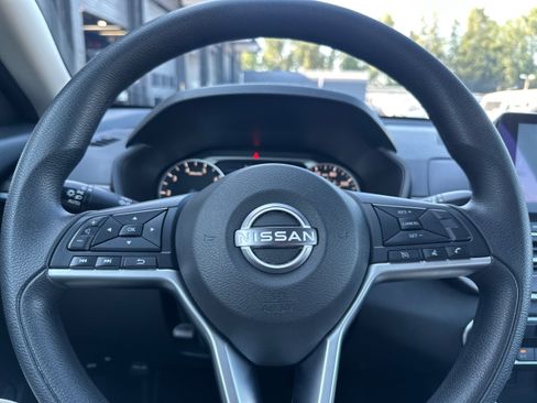 Used 2024 Nissan Altima 2.5 SV FWD image 18