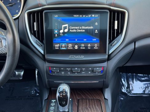 Used 2017 Maserati Ghibli w/ Luxury Package RWD image 24