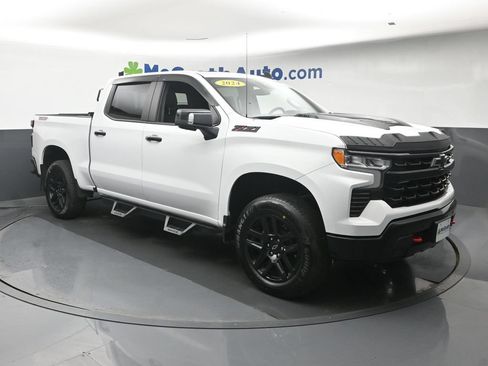Used 2024 Chevrolet Silverado 1500 LT Trail Boss w/ LT Trail Boss Premium Package AWD/4WD image 2