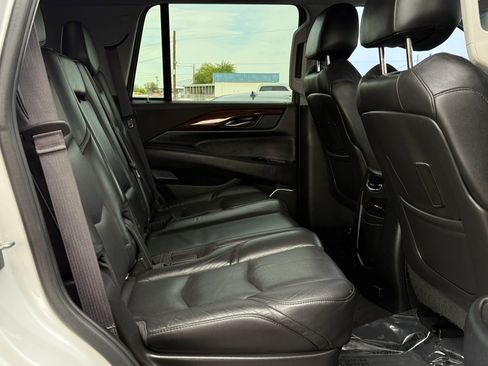 Used 2016 Cadillac Escalade Luxury RWD image 13