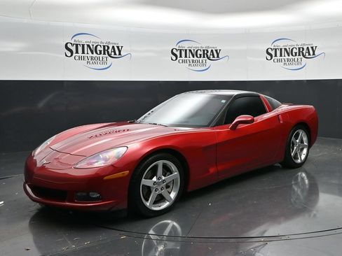 Used 2005 Chevrolet Corvette Coupe w/ Preferred Equipment Group RWD image 3