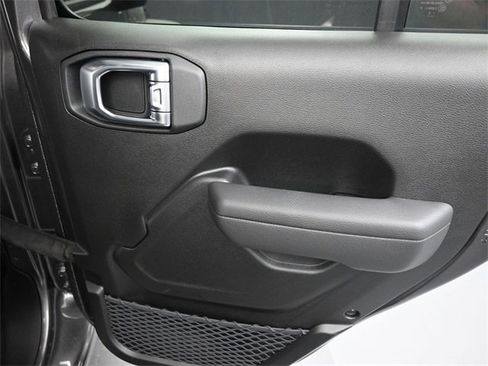 New 2025 Jeep Gladiator Sport image 17