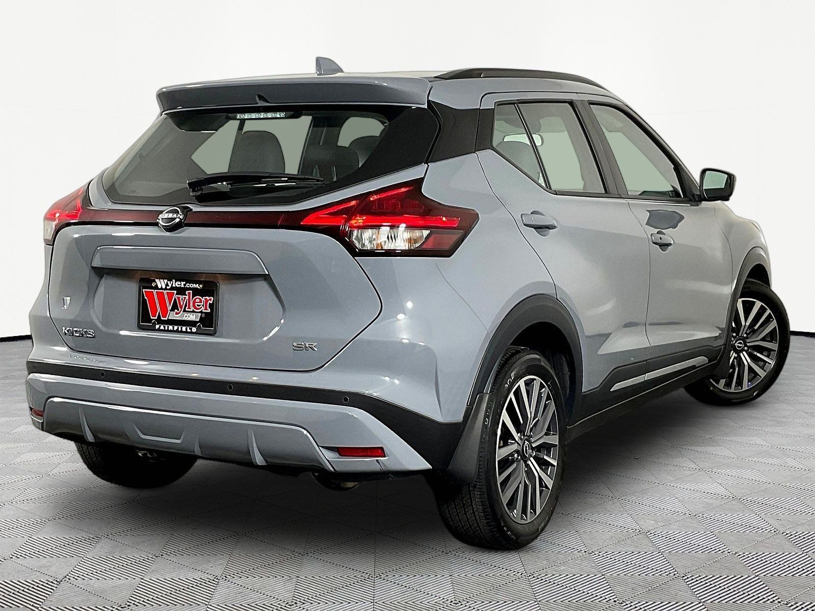 Used 2024 Nissan Kicks SR w/ SR Premium Package FWD image 6
