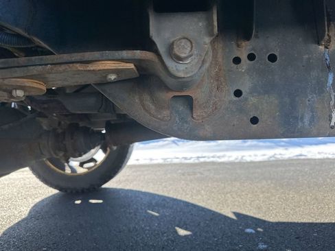 Used 2017 Nissan Titan SV image 34