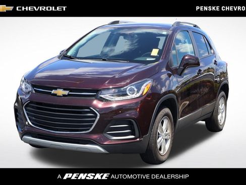 Used 2022 Chevrolet Trax LT w/ LT Convenience Package AWD/4WD image 1