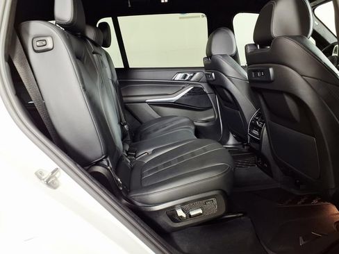Used 2022 BMW X7 xDrive40i w/ M Sport Package AWD/4WD image 11