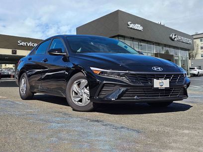 New 2025 Hyundai Elantra SE