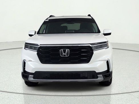 Used 2025 Honda Pilot Touring image 2
