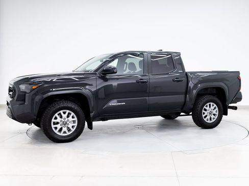 Used 2025 Toyota Tacoma SR5 AWD/4WD image 4
