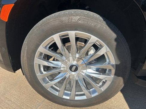 Used 2023 Cadillac Escalade ESV Premium Luxury image 9