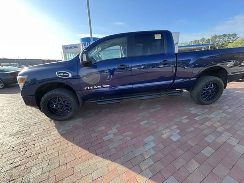 Used 2022 Nissan Titan SV image 11