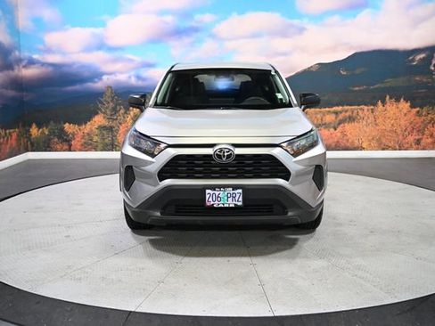 Used 2022 Toyota RAV4 LE image 2