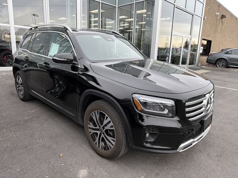 Used 2026 Mercedes-Benz GLB 250 4MATIC image 2