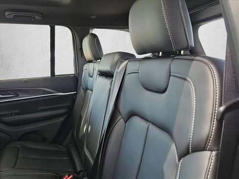 New 2025 Jeep Grand Cherokee Limited w/ Luxury Tech Group II image 16