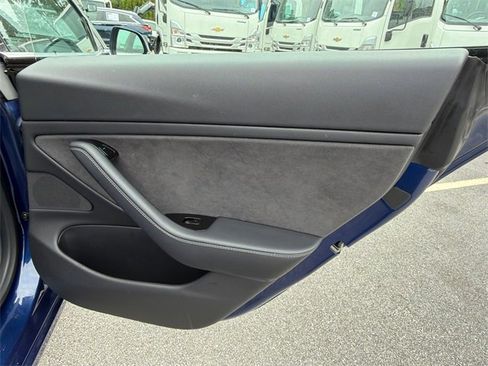 Used 2018 Tesla Model 3 Long Range image 17
