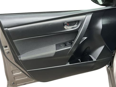 Used 2018 Toyota Corolla LE image 9