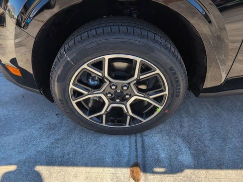 New 2026 Ford Maverick Lariat w/ 4K Tow Package image 17