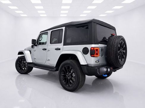 Used 2023 Jeep Wrangler Unlimited Sahara w/ Cold Weather Group AWD/4WD image 6