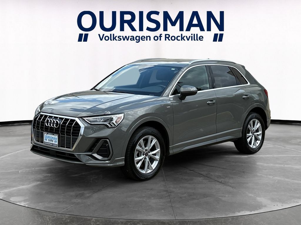 Used 2023 Audi Q3 2.0T Premium w/ Convenience Package AWD/4WD image 2