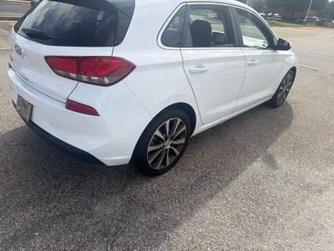 Used 2018 Hyundai Elantra GT w/ Style Package 02 FWD image 11