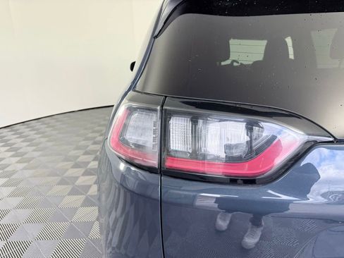 Used 2019 Jeep Cherokee Latitude w/ Popular Appearance Group image 26