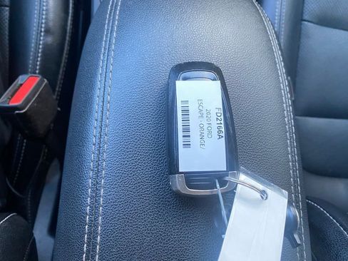 Used 2020 Ford Escape Titanium AWD/4WD image 20