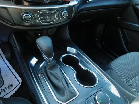 Used 2023 Chevrolet Traverse LT image 31