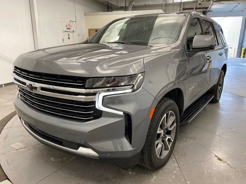Used 2021 Chevrolet Tahoe LT w/ Luxury Package AWD/4WD image 3