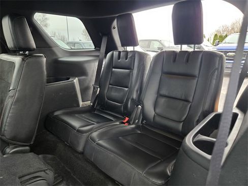 Used 2018 Ford Explorer XLT w/ Equipment Group 202A image 34