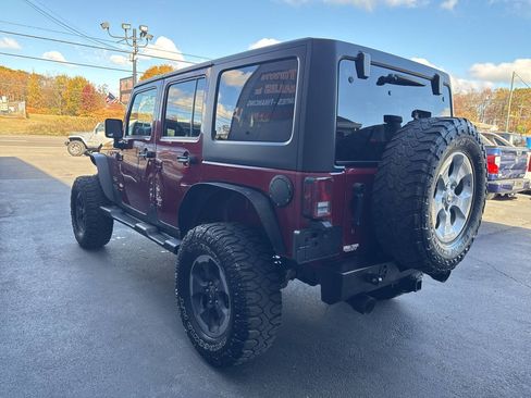 Used 2013 Jeep Wrangler Unlimited Sahara AWD/4WD image 6