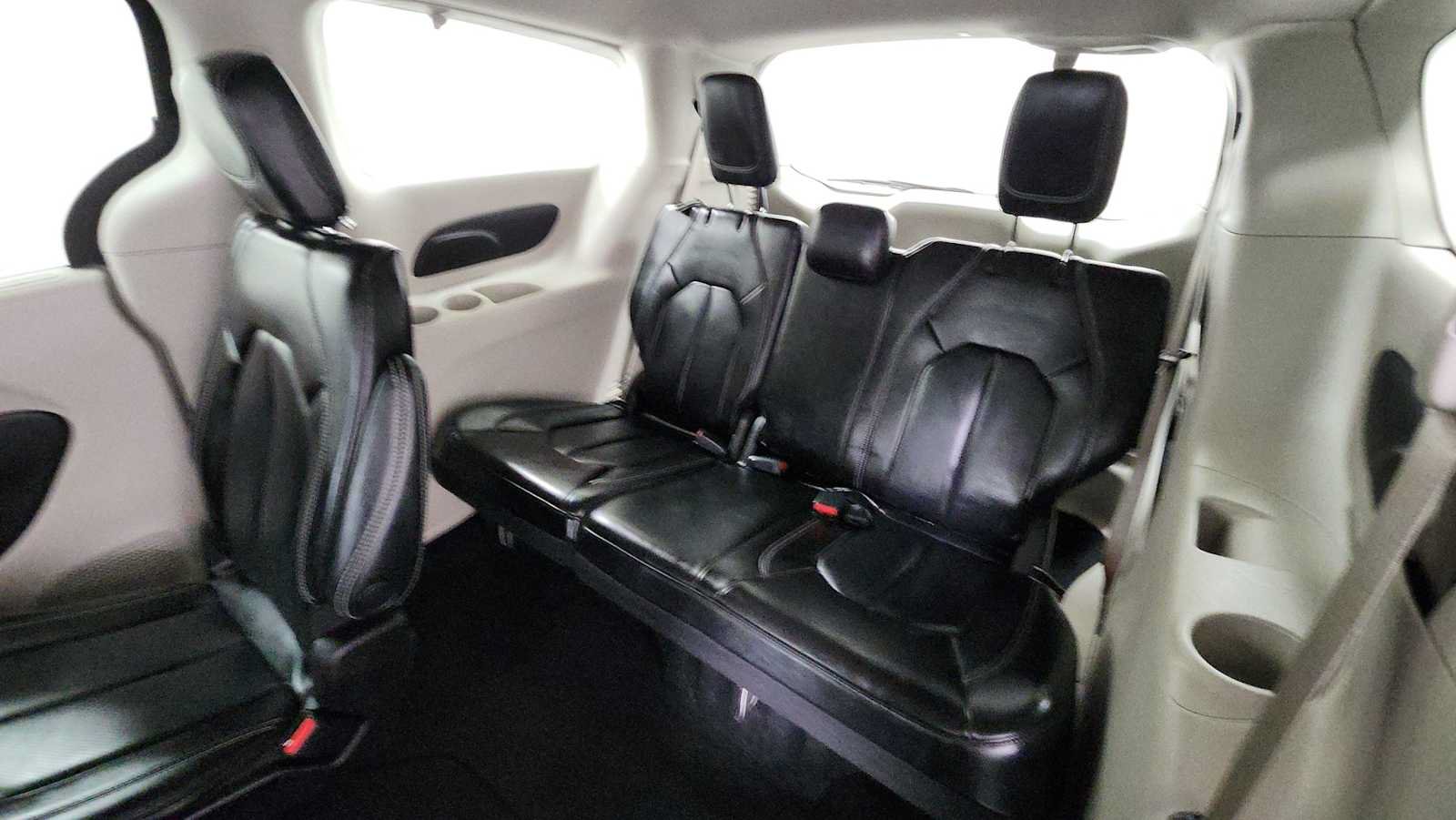 Used 2023 Chrysler Pacifica Touring-L FWD image 24