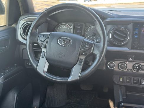 Used 2018 Toyota Tacoma TRD Sport w/ Technology Package image 11