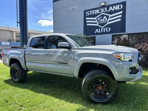 Used 2018 Toyota Tacoma TRD Sport AWD/4WD image 1