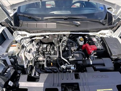 Used 2025 Nissan Kicks SR w/ SR Premium Package image 7