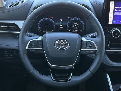 Used 2024 Toyota Highlander Platinum image 13