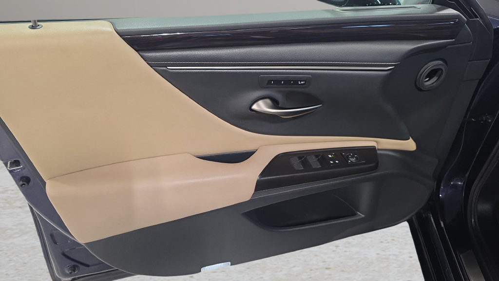 Used 2019 Lexus ES 350 w/ Premium Package FWD image 12
