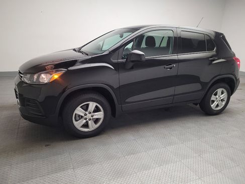 Used 2022 Chevrolet Trax LS w/ Tint and Cruise Package AWD/4WD image 2