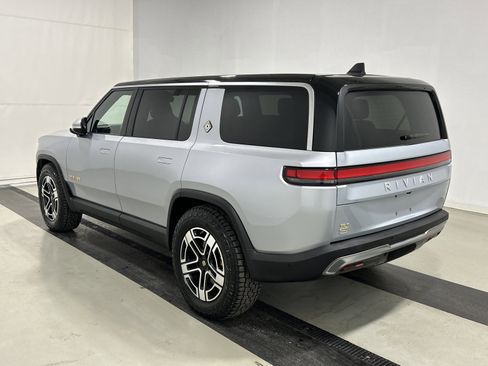 Used 2022 Rivian R1S Launch Edition image 3