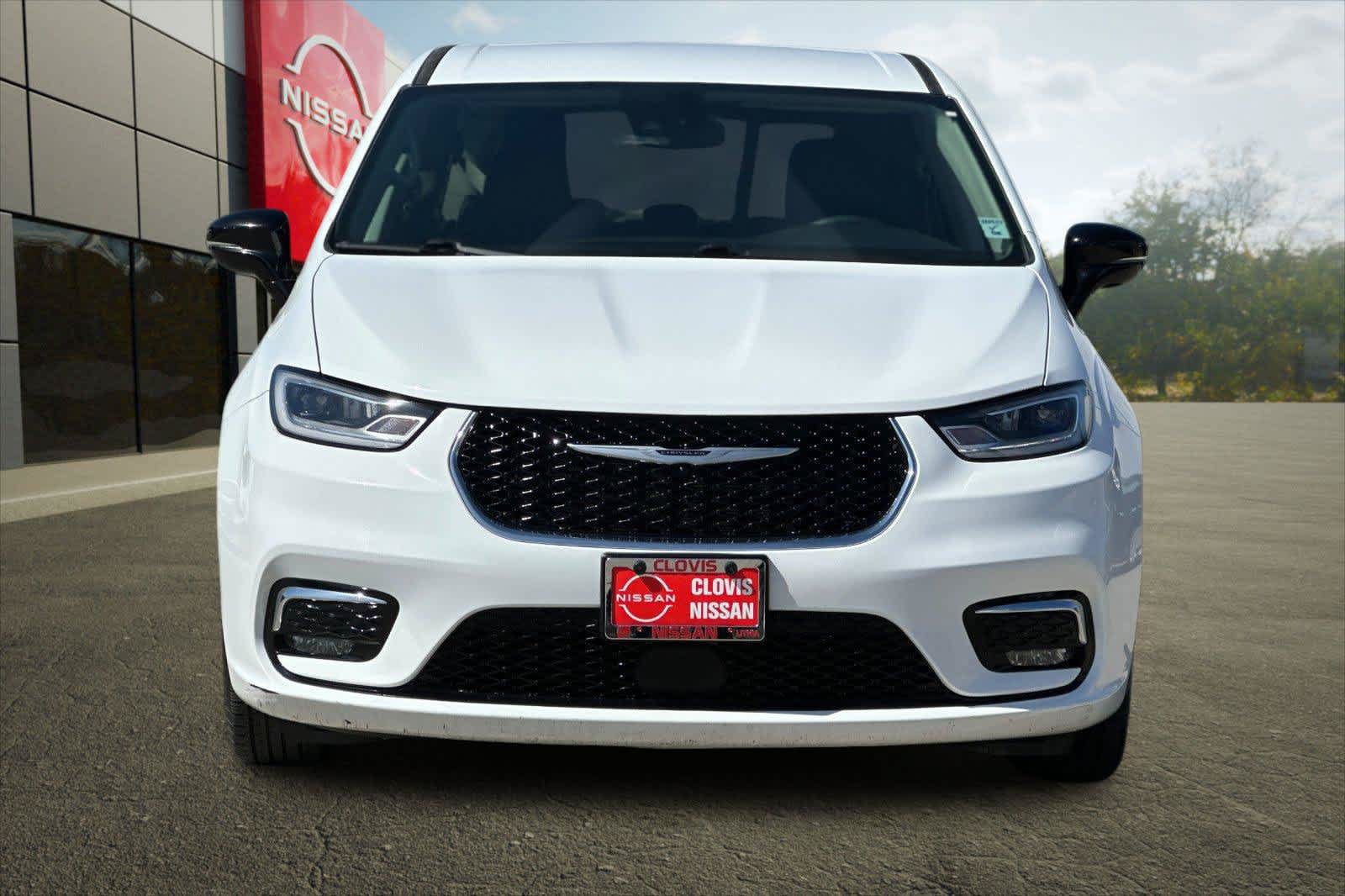 Used 2024 Chrysler Pacifica Limited FWD image 13