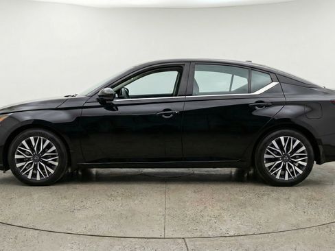 Used 2025 Nissan Altima 2.5 SV FWD image 5
