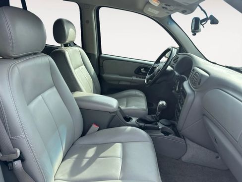 Used 2005 Chevrolet TrailBlazer EXT LT Extended Sport Utility 4D w/ Luxury Package image 11