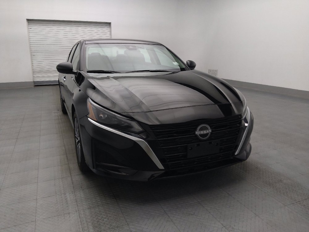 Used 2025 Nissan Altima 2.5 SV FWD image 14