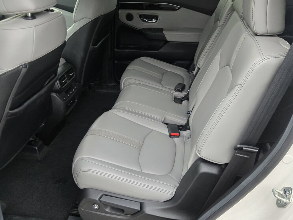 Certified 2025 Honda Pilot Touring image 12
